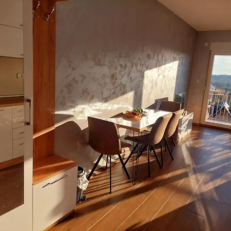 Divci Tron 9 Apartment