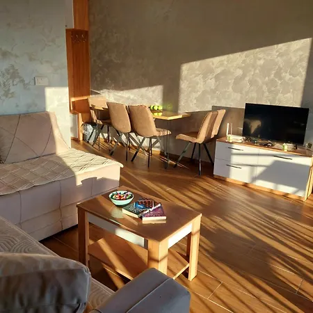 Apartment Divci Tron 9