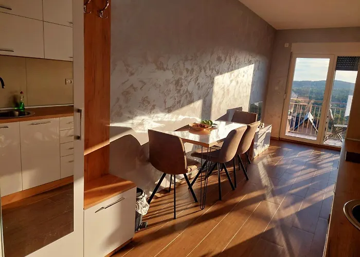 Divci Tron 9 아파트