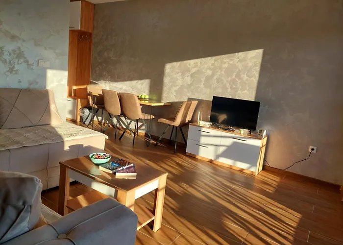 아파트 Divci Tron 9