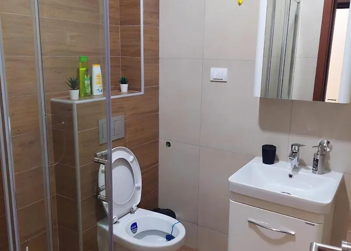 Divci Tron 9 아파트