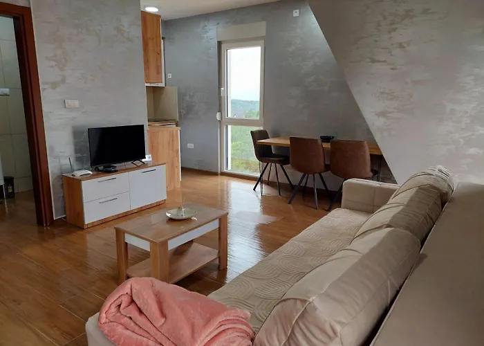 아파트 Divci Tron 9