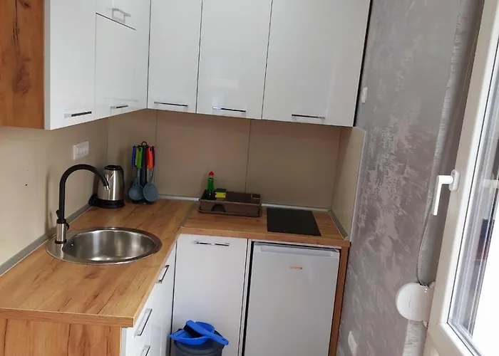 Divci Tron 9 아파트